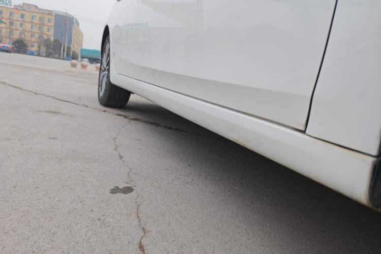 Used Roewe i6 2019 PLUS 20T TST 4G Connected Flagship Superb Edition Right Side Sill