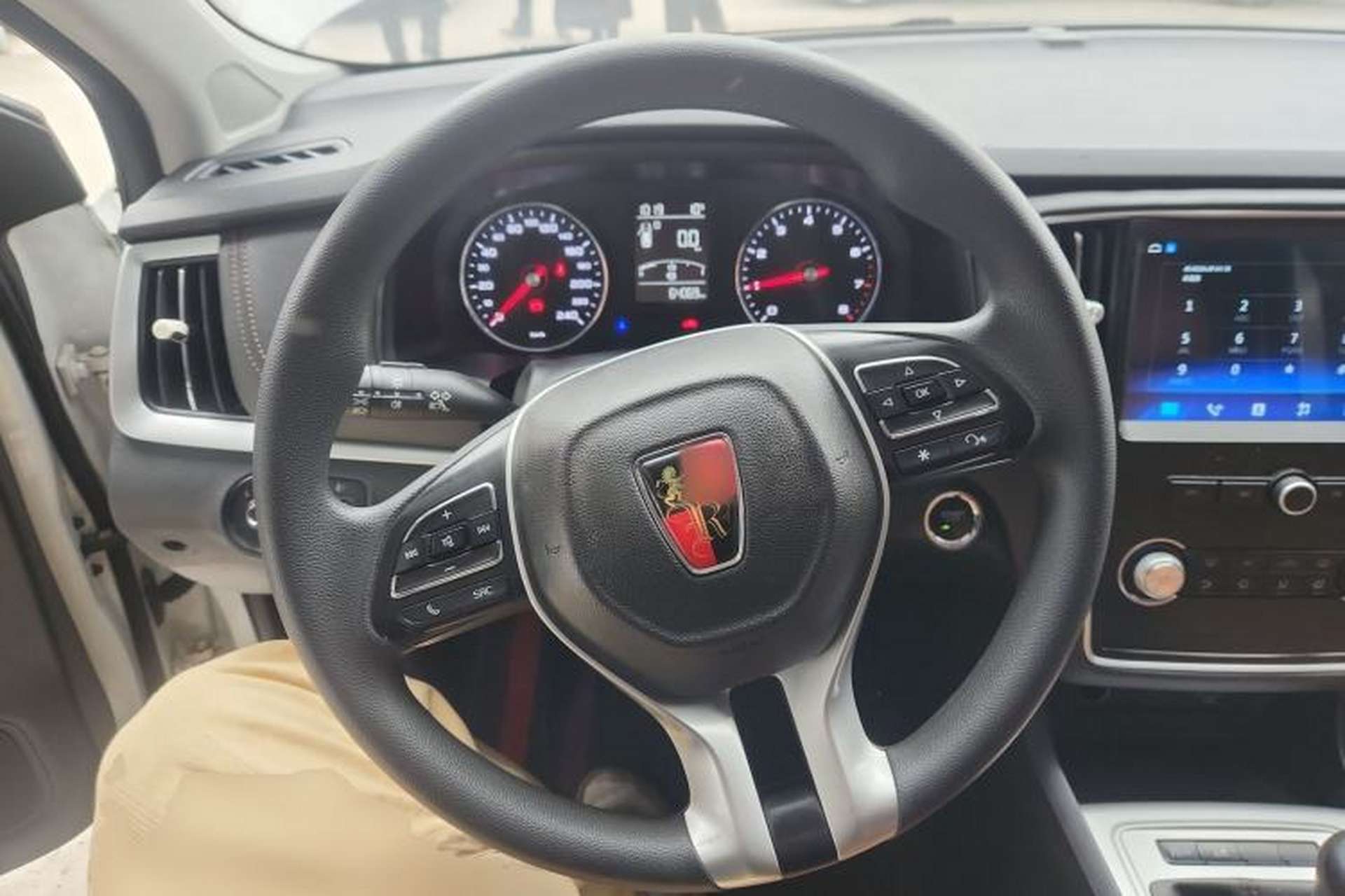 Used Roewe i6 2019 PLUS 1.6L Manual 4G Connected Deluxe Top-Tier Version Steering Wheel