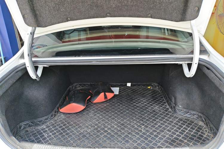 Used Roewe i6 2019 PLUS 1.6L Manual 4G Connect Flagship Deluxe Edition Trunk