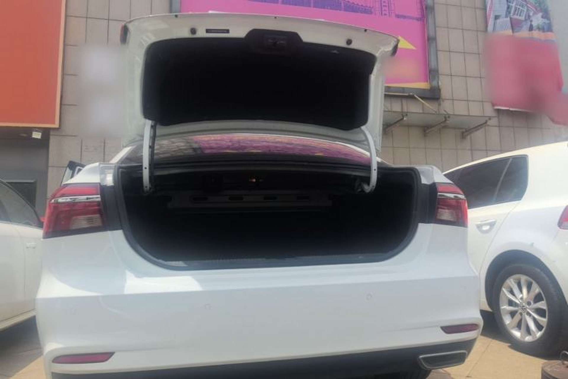 Used Roewe i6 2019 PLUS 1.6L CVT 4G Connected Flagship Deluxe Edition Trunk