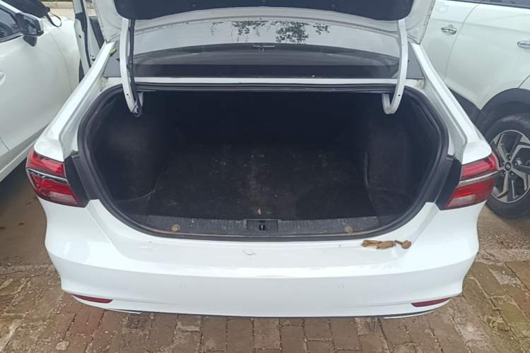 Used Roewe i6 2019 PLUS 1.6L CVT 4G Connected Flagship Deluxe Edition Trunk