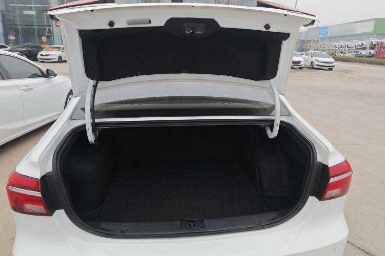Used Roewe i6 2019 PLUS 20T TST 4G Connected Flagship Superb Edition Trunk