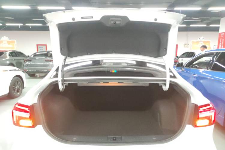 Used Roewe i6 2019 PLUS 1.6L CVT 4G Connected Flagship Deluxe Edition Trunk