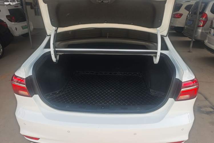 Used Roewe i6 2019 PLUS 1.6L CVT 4G Connected Flagship Deluxe Edition Trunk