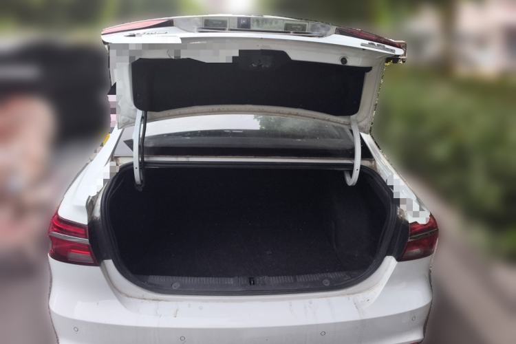 Used Roewe i6 2019 PLUS 20T TST 4G Connected Flagship Superb Edition Trunk