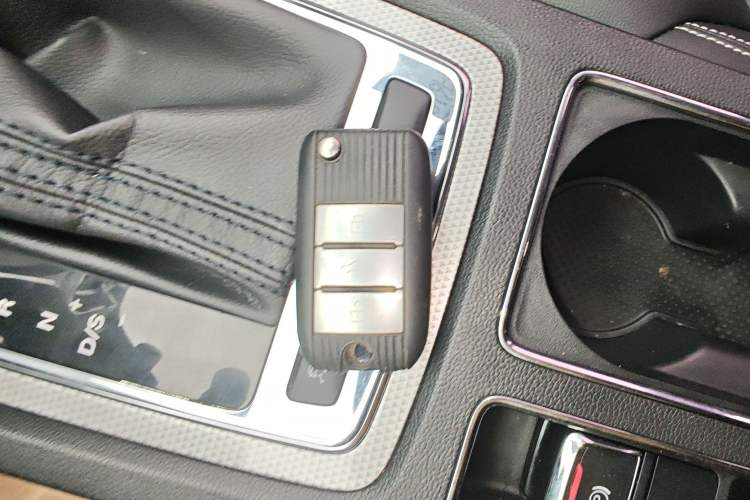 Used Roewe i6 2019 PLUS 20T TST 4G Connected Flagship Superb Edition Vehicle Key