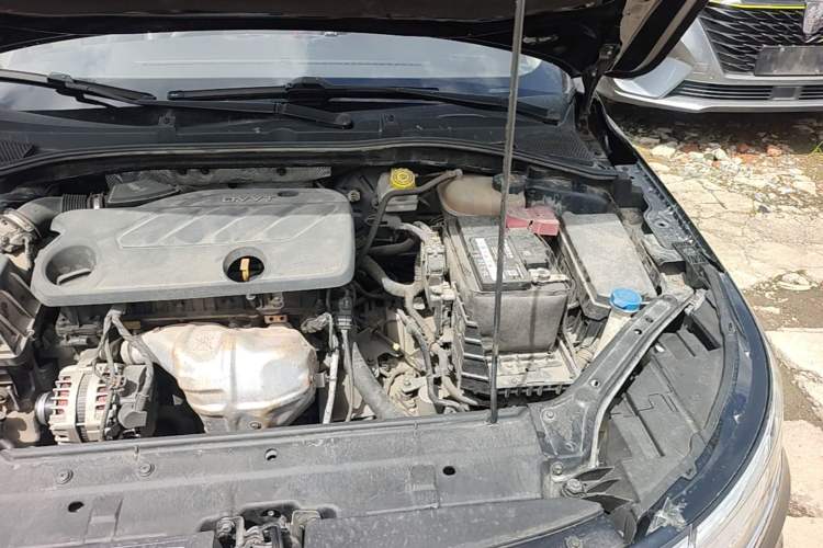 Used Roewe i6 2020 PLUS 1.6L CVT 4G Connected Glory Flagship Edition Engine Bay Left