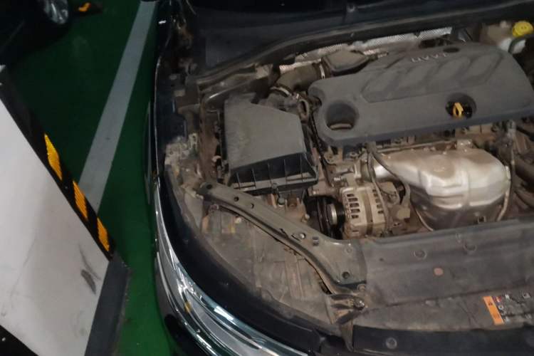 Used Roewe i6 2020 PLUS 1.6L CVT 4G Connected Glory Flagship Edition Engine Bay Right