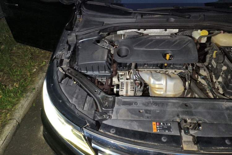 Used Roewe i6 2020 PLUS 1.6L CVT 4G Connected Glory Flagship Edition Engine Bay Right