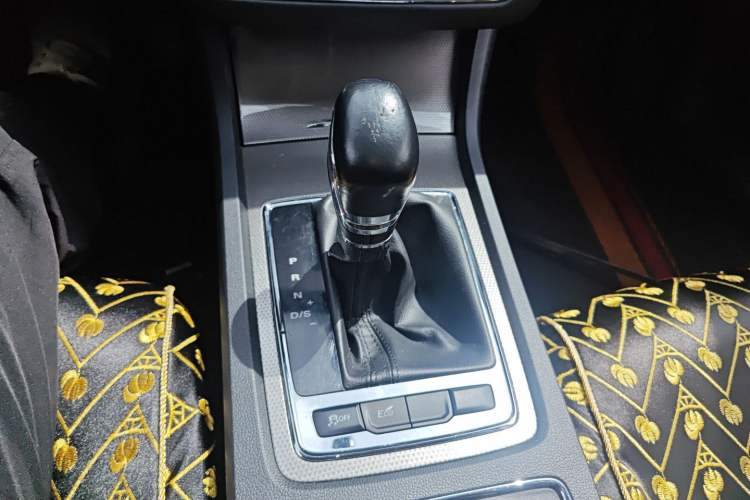 Used Roewe i6 2020 PLUS 1.6L CVT 4G Connected Glory Flagship Edition Gear Lever