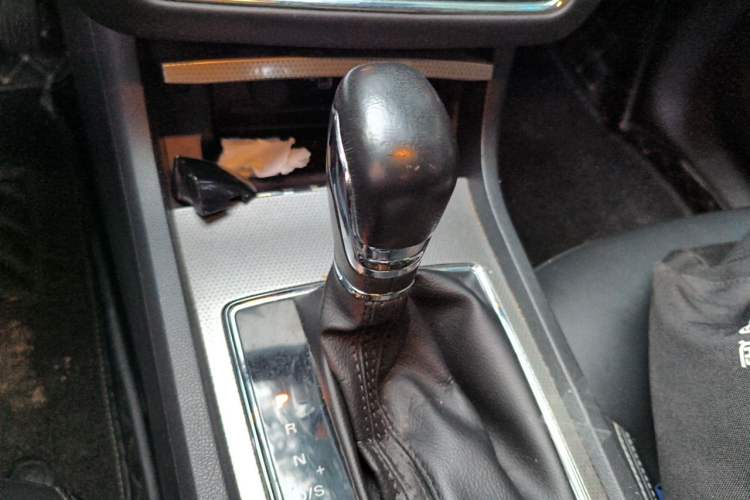 Used Roewe i6 2020 PLUS 1.6L CVT 4G Connected Glory Flagship Edition Gear Lever