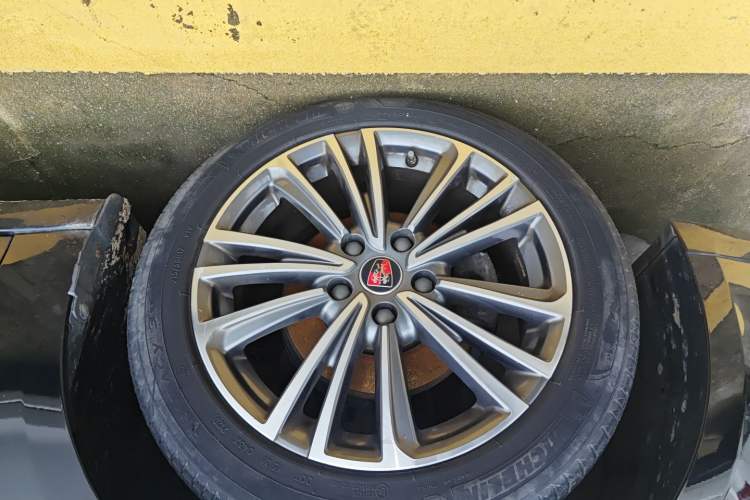 Used Roewe i6 2020 PLUS 1.6L CVT 4G Connected Glory Flagship Edition Left Front Wheel Hub