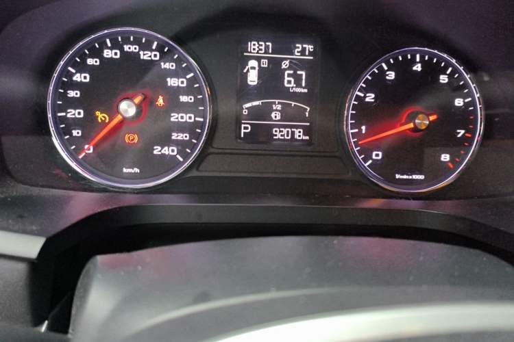 Used Roewe i6 2020 PLUS 1.6L CVT 4G Connected Glory Flagship Edition Odometer Close Up