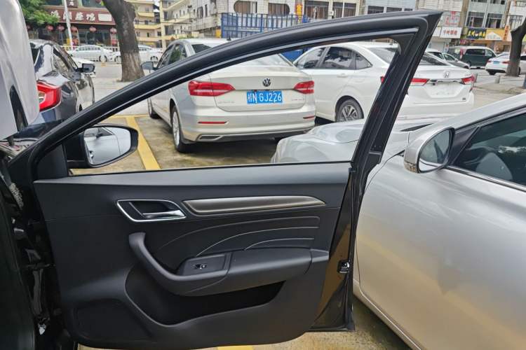Used Roewe i6 2020 PLUS 1.6L CVT 4G Connected Glory Flagship Edition Right Front Door Interior