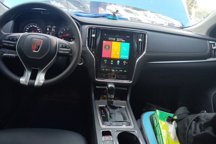 Used Roewe i6 2020 PLUS 20T TST 4G Connected Glory Flagship Edition Center Console