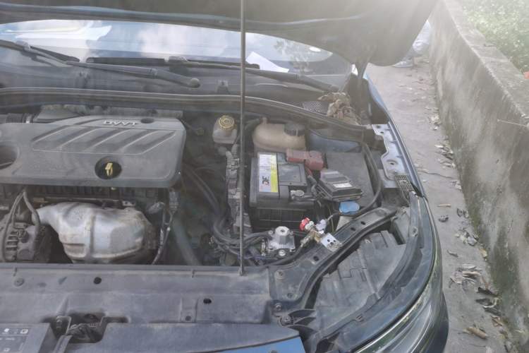 Used Roewe i6 2020 PLUS 1.6L CVT 4G Connected Glory Flagship Edition Engine Bay Left