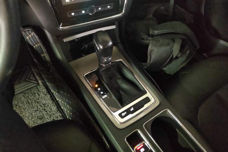 Used Roewe i6 2020 PLUS 1.6L CVT 4G Connected Glory Flagship Edition Gear Lever