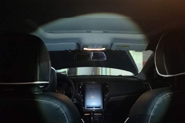 Used Roewe i6 2020 PLUS 1.6L CVT 4G Connected Glory Holographic Edition Headliner