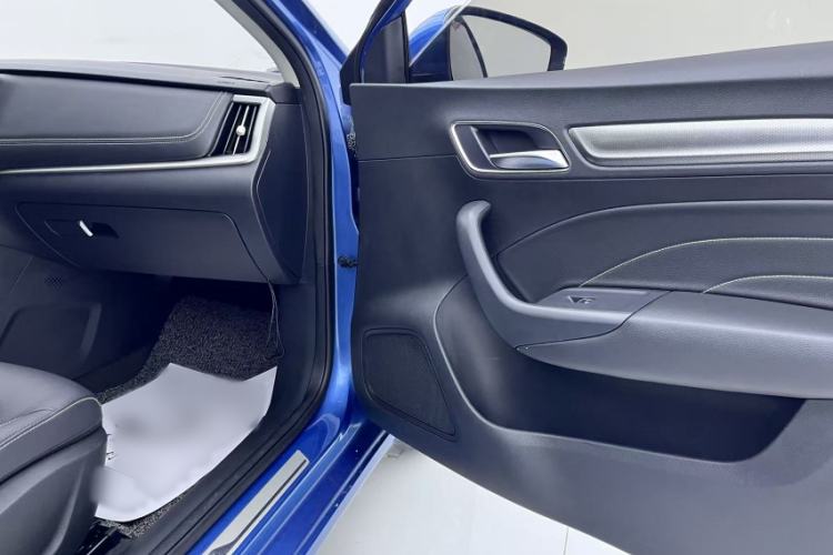 Used Roewe i6 2020 PLUS 1.6L CVT 4G Connected Glory Flagship Edition Interior 2