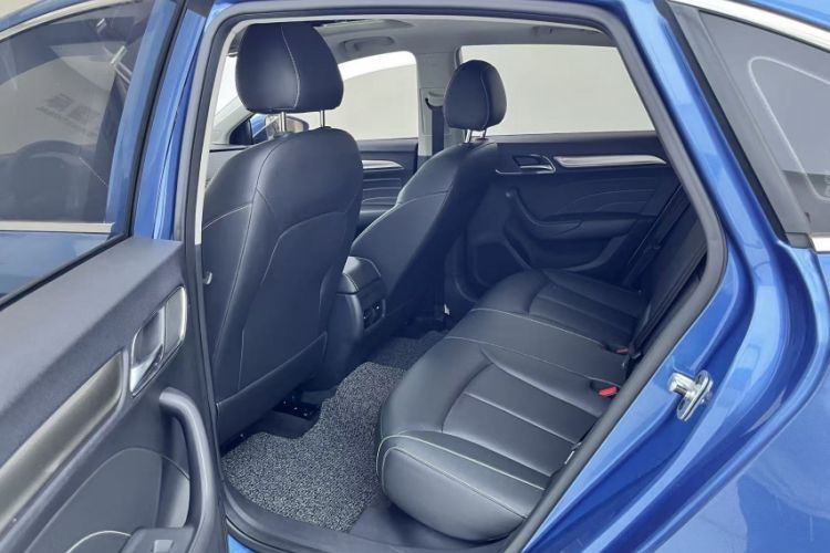 Used Roewe i6 2020 PLUS 1.6L CVT 4G Connected Glory Flagship Edition Interior 7