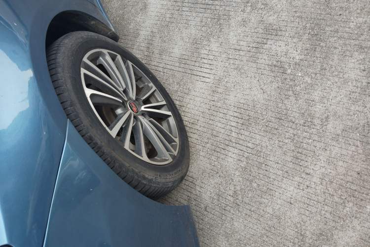 Used Roewe i6 2020 PLUS 20T TST 4G Connected Glory Flagship Edition Left Front Wheel Hub