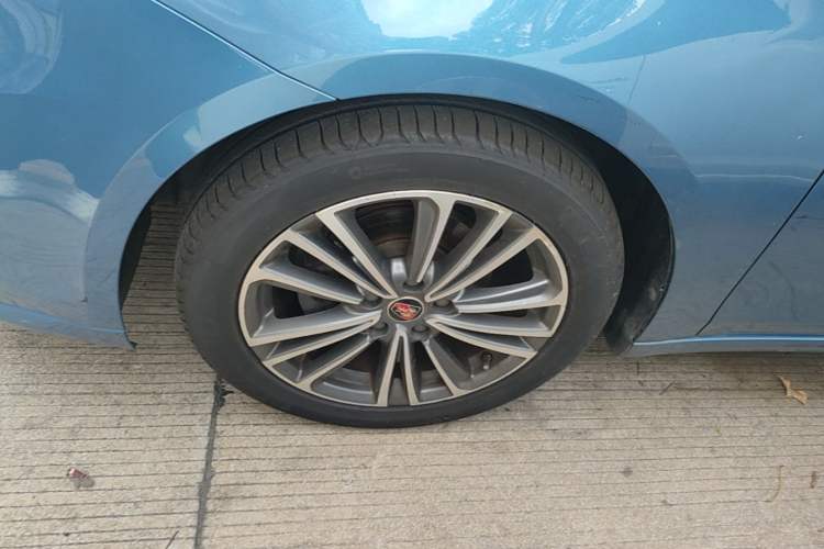 Used Roewe i6 2020 PLUS 1.6L CVT 4G Connected Glory Flagship Edition Left Front Wheel Hub