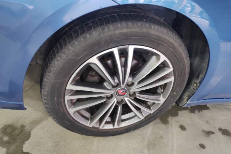 Used Roewe i6 2020 PLUS 1.6L CVT 4G Connected Glory Flagship Edition Left Front Wheel Hub