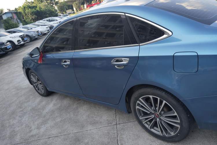 Used Roewe i6 2020 PLUS 20T TST 4G Connected Glory Flagship Edition Left Side