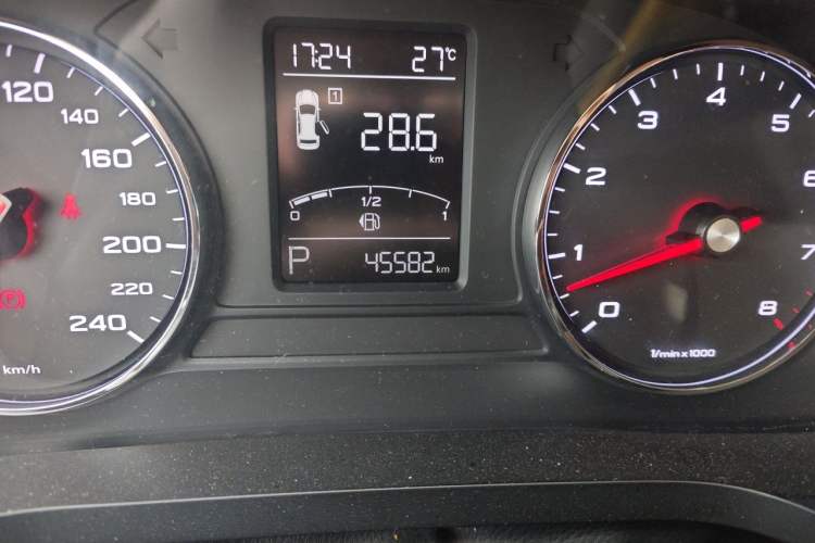 Used Roewe i6 2020 PLUS 1.6L CVT 4G Connected Glory Flagship Edition Odometer Close Up