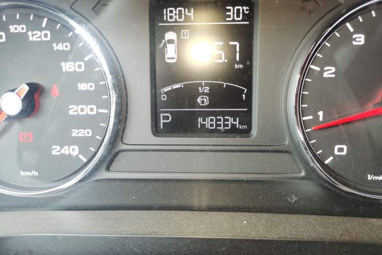 Used Roewe i6 2020 PLUS 1.6L CVT 4G Connected Glory Flagship Edition Odometer Close Up