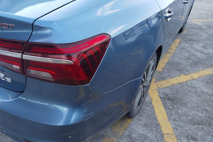 Used Roewe i6 2020 PLUS 20T TST 4G Connected Glory Flagship Edition Right Rear Taillight