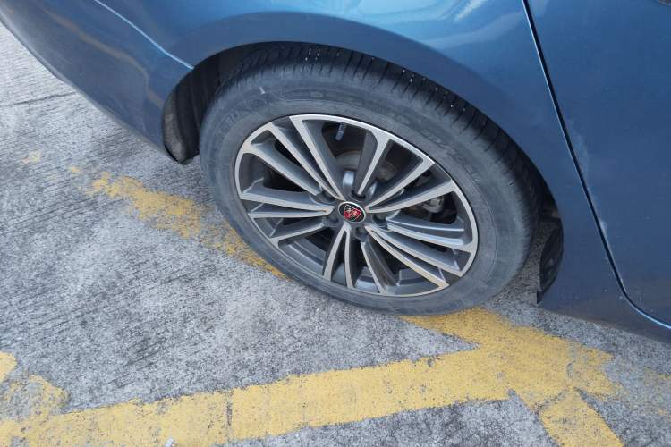 Used Roewe i6 2020 PLUS 20T TST 4G Connected Glory Flagship Edition Right Rear Wheel Hub