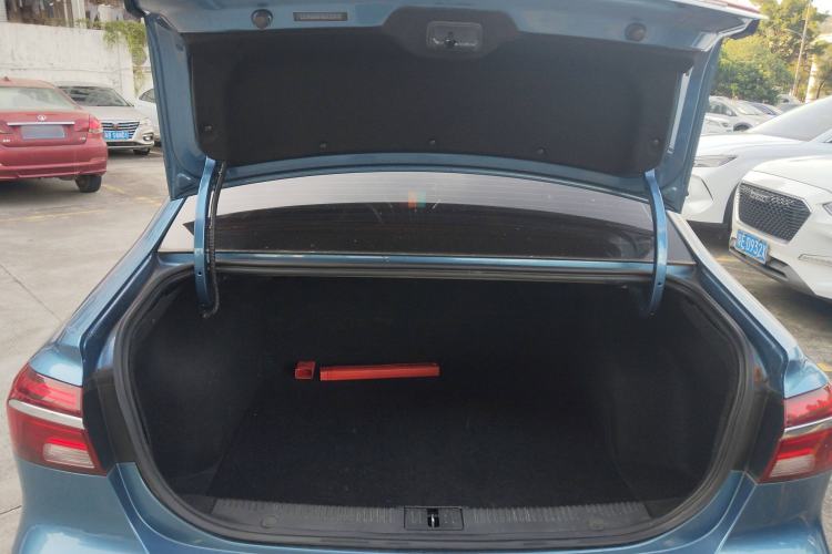 Used Roewe i6 2020 PLUS 20T TST 4G Connected Glory Flagship Edition Trunk
