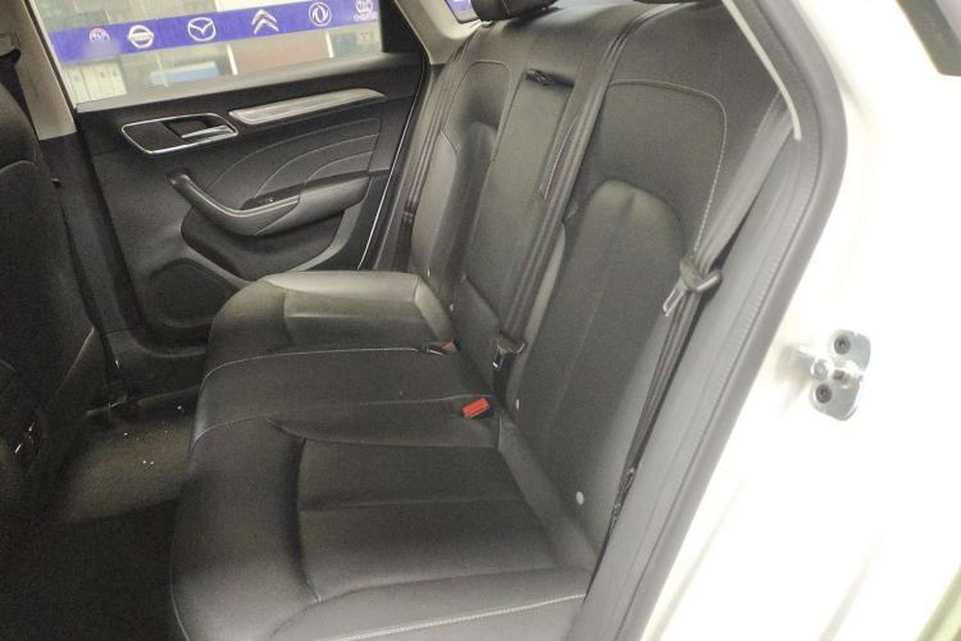 Used Roewe i6 2020 PLUS 1.6L CVT 4G Connected Glory Flagship Edition Interior 4