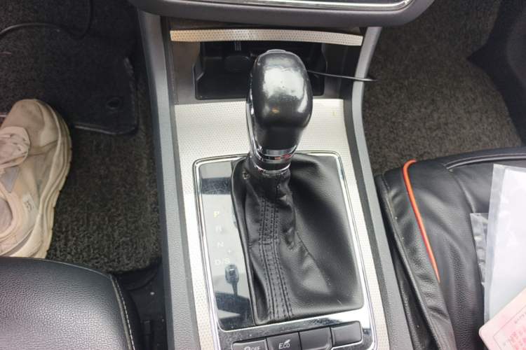 Used Roewe i6 2020 PLUS 1.6L CVT 4G Connected Glory Flagship Edition Gear Lever