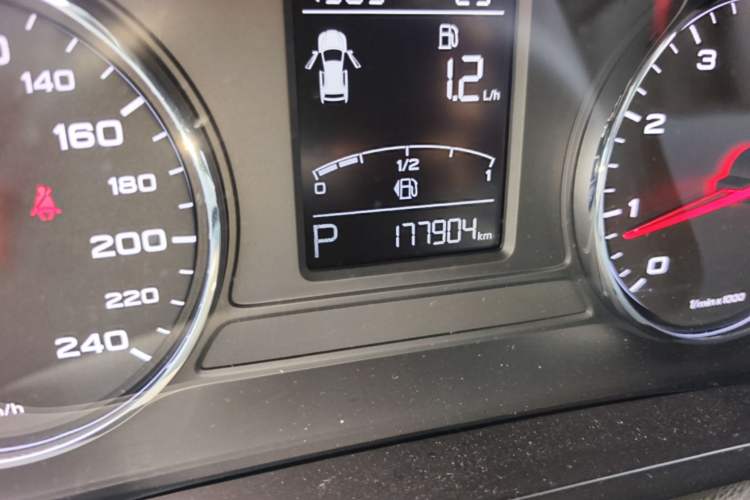 Used Roewe i6 2020 PLUS 1.6L CVT 4G Connected Glory Flagship Edition Odometer Close Up