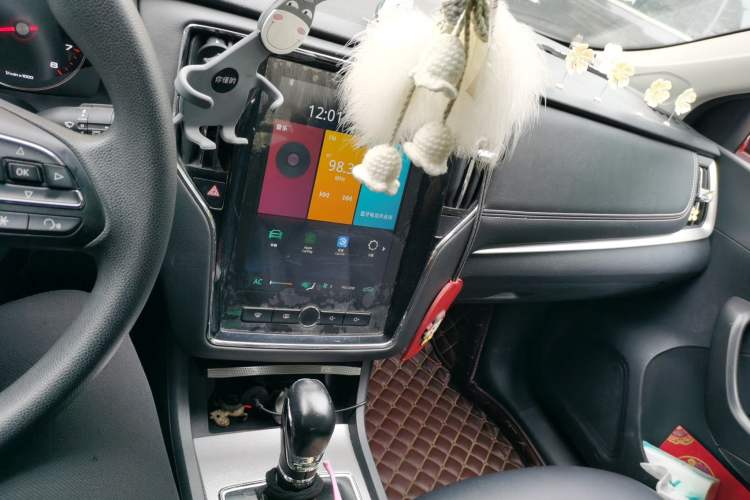 Used Roewe i6 2020 PLUS 1.6L CVT 4G Connected Glory Flagship Edition Audio And AC Panel
