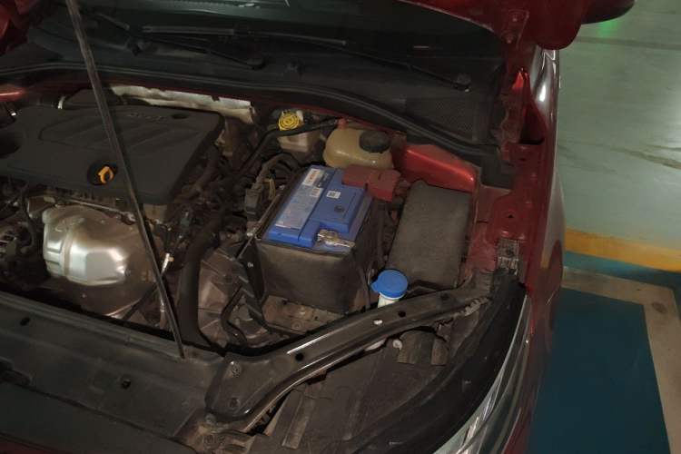 Used Roewe i6 2020 PLUS 1.6L CVT 4G Connected Glory Flagship Edition Engine Bay Left