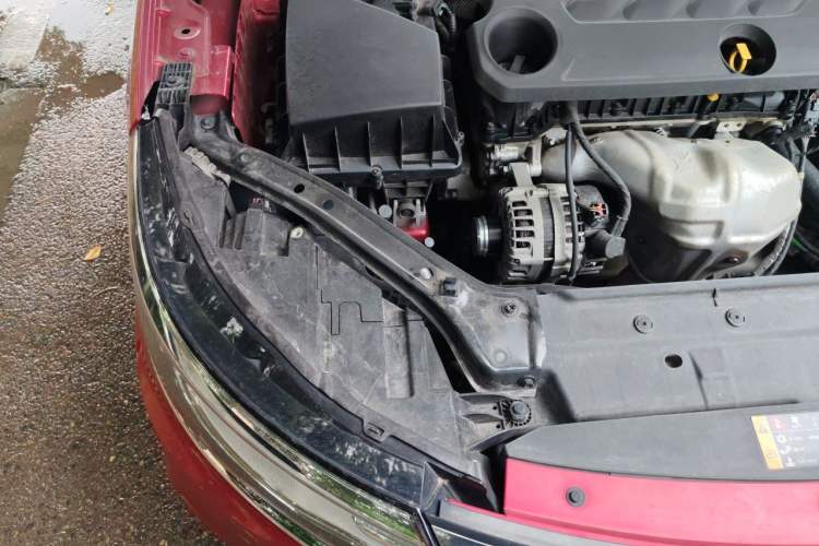 Used Roewe i6 2020 PLUS 1.6L CVT 4G Connected Glory Flagship Edition Engine Bay Right
