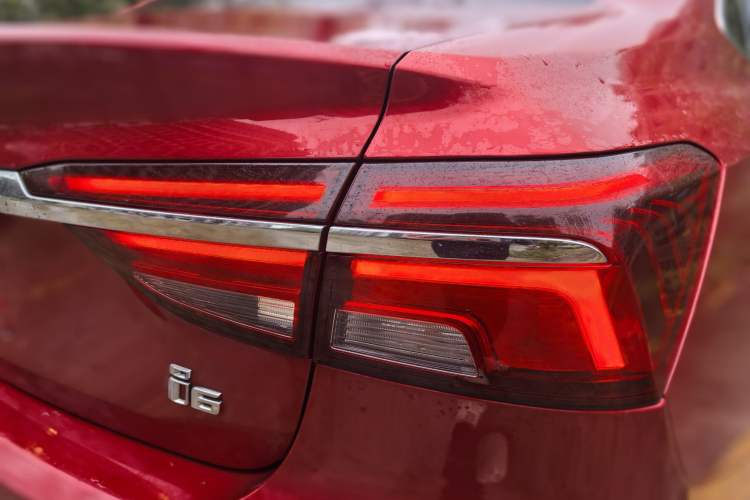 Used Roewe i6 2020 PLUS 1.6L CVT 4G Connected Glory Flagship Edition Exterior 11
