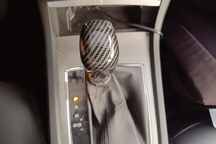 Used Roewe i6 2020 PLUS 1.6L CVT 4G Connected Glory Flagship Edition Gear Lever