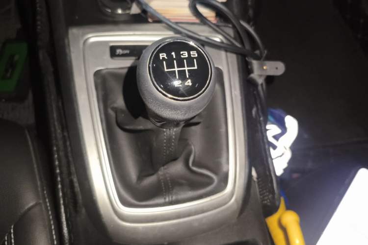 Used Roewe i6 2020 PLUS 1.6L Manual 4G Connect Glory Flagship Edition Gear Lever