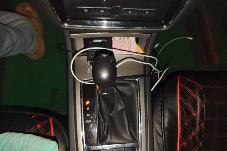 Used Roewe i6 2020 PLUS 1.6L CVT 4G Connected Glory Flagship Edition Gear Lever