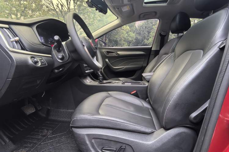 Used Roewe i6 2020 PLUS 1.6L CVT 4G Connected Glory Flagship Edition Interior 10