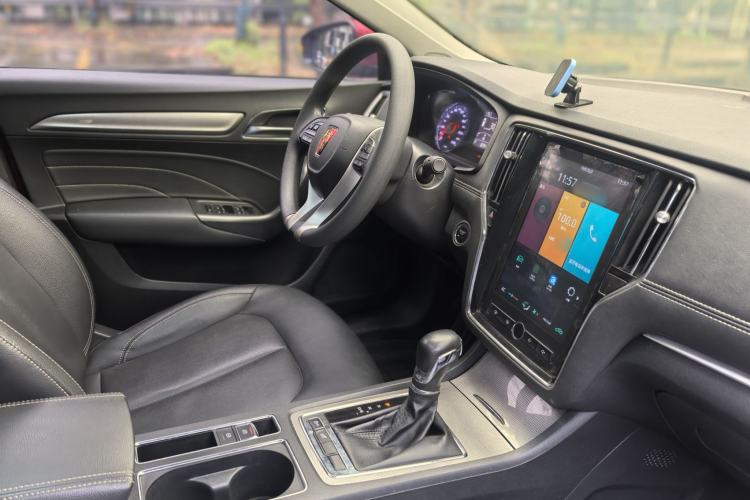 Used Roewe i6 2020 PLUS 1.6L CVT 4G Connected Glory Flagship Edition Interior 12