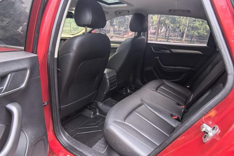 Used Roewe i6 2020 PLUS 1.6L CVT 4G Connected Glory Flagship Edition Interior 4