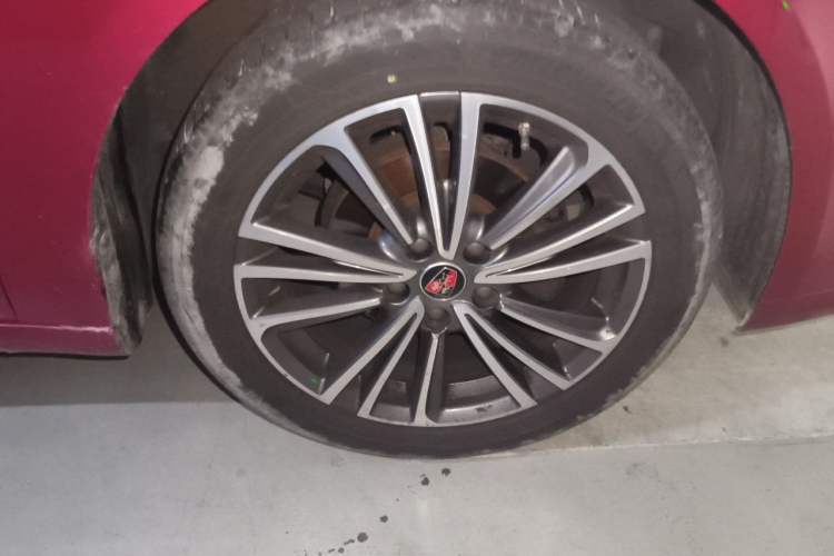 Used Roewe i6 2020 PLUS 1.6L Manual 4G Connect Glory Flagship Edition Right Front Wheel Hub