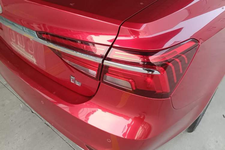 Used Roewe i6 2020 PLUS 1.6L CVT 4G Connected Glory Flagship Edition Right Rear Taillight