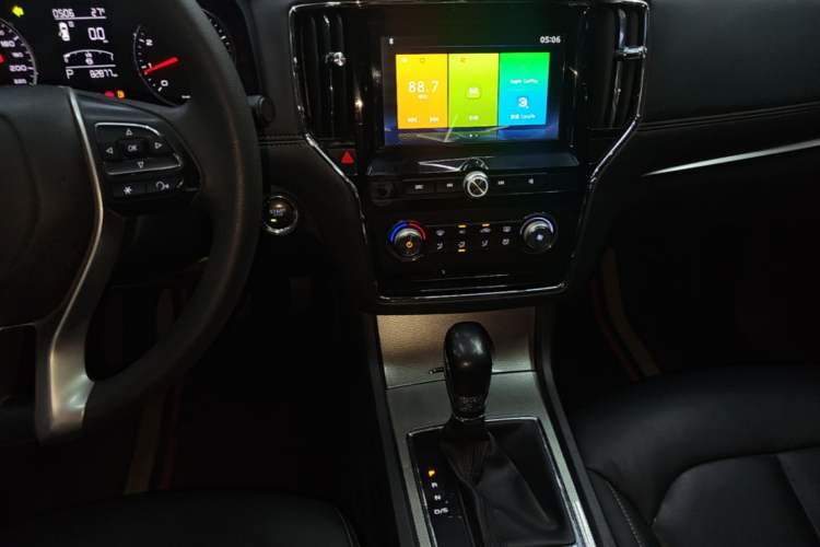 Used Roewe i6 2020 PLUS 1.6L CVT 4G Connected Glory Luxury Edition Audio And AC Panel