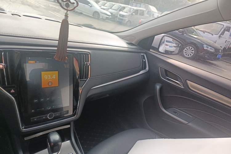 Used Roewe i6 2020 PLUS 1.6L CVT 4G Connected Glory Flagship Edition Audio And AC Panel